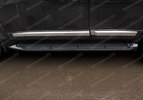 Пороги на Toyota Land Cruiser 200 с подсветкой черные 